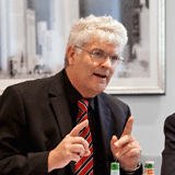 'Die Trennung in Fach- und Führungskarriere ist Unsinn'