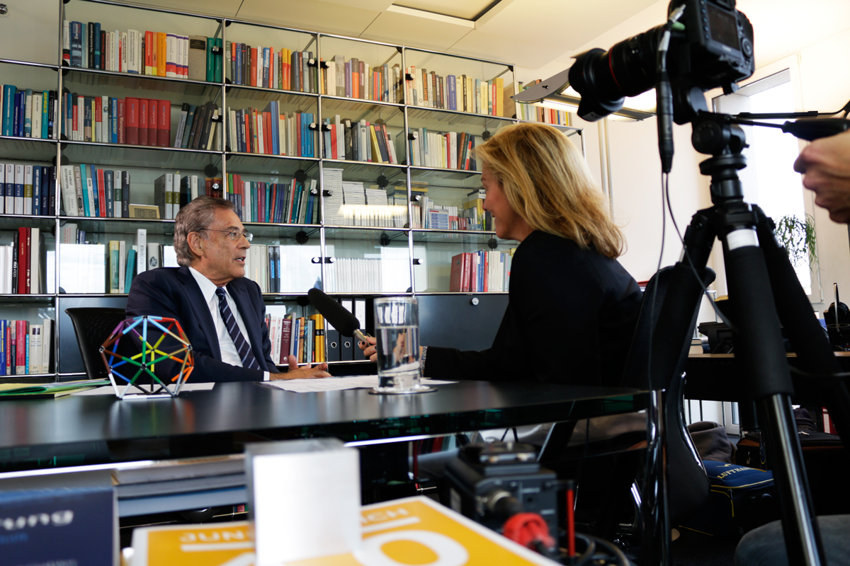 Fredmund Malik erhält den Life Achievement Award der Weiterbildung