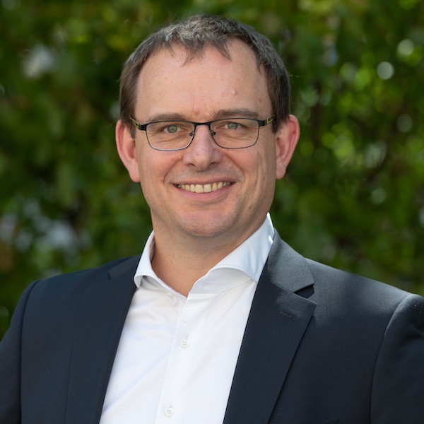 Dr. Axel Schweickhardt